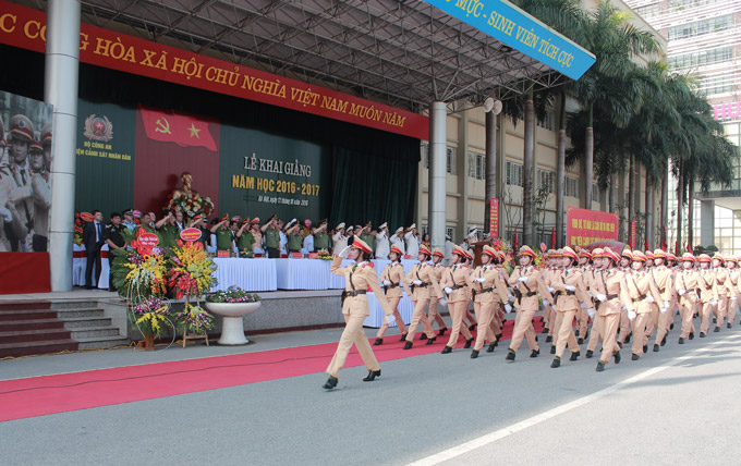 The female traffic police paraded at the Opening Ceremony